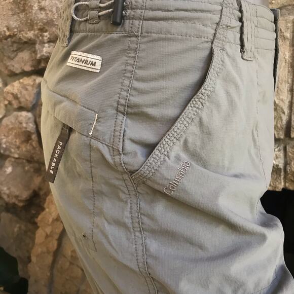 Columbia Titanium Packables Hiking Cargo Beige Cropped Pants Women’s Size 8 - Picture 5 of 9